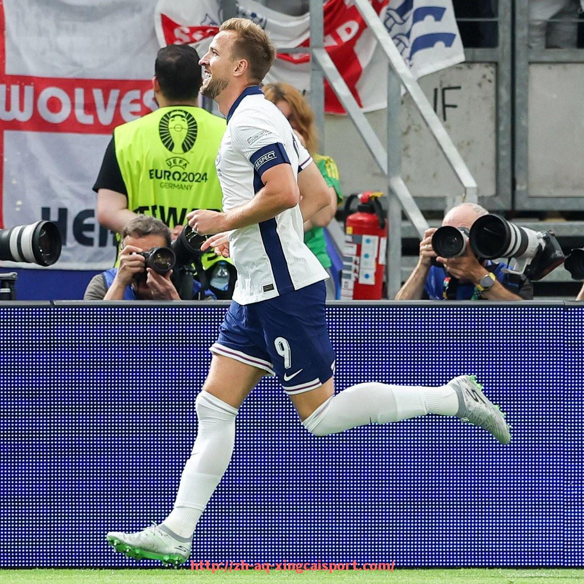 杏彩体育-意甲联赛球队帮派与非官方关系图谱分析