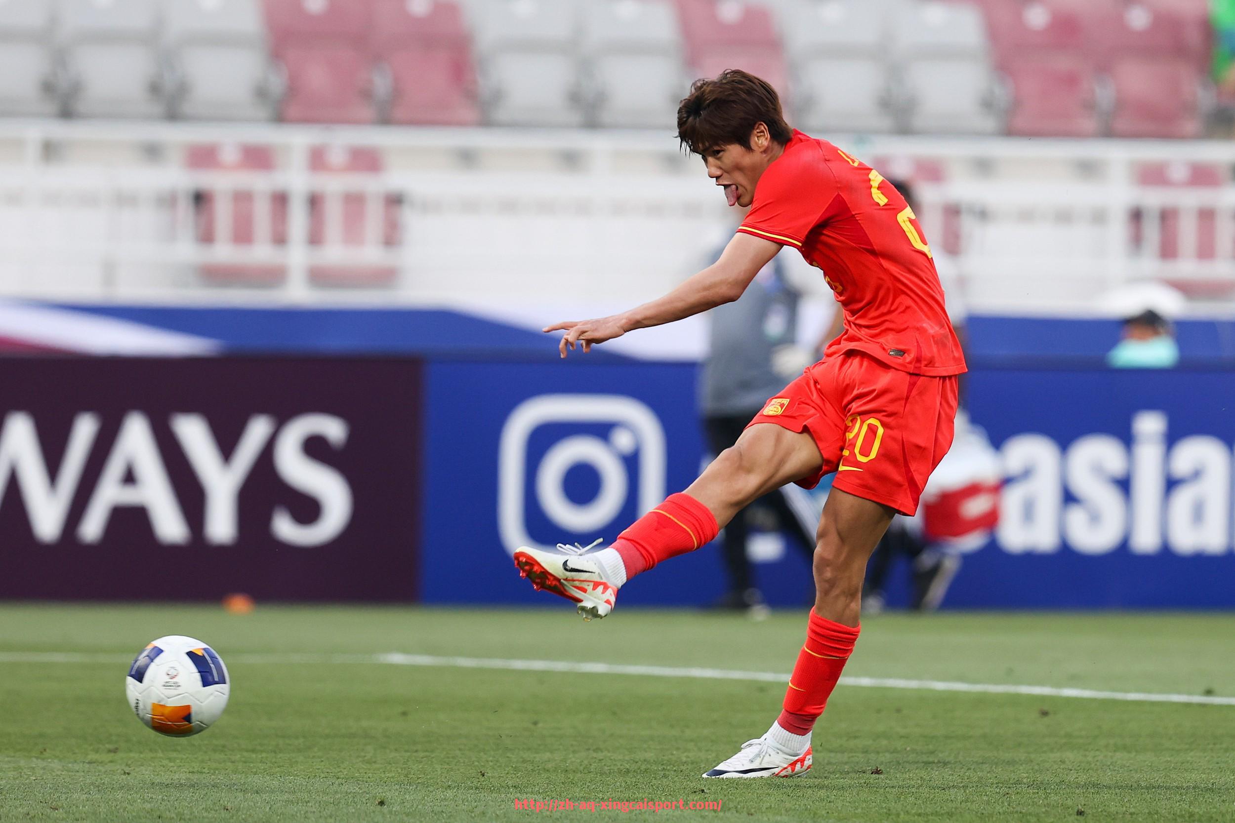 杏彩体育-法甲外援引进策略解析：助力球队提升竞争力